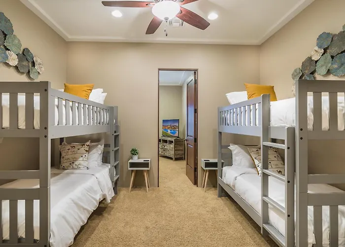 Villa Luxury Estate, Heated Pool, Spa, Game Room,